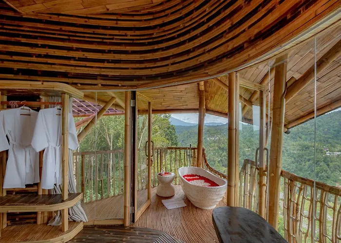 Villa 3 Bdr - Luxury Cliffside Bamboo *