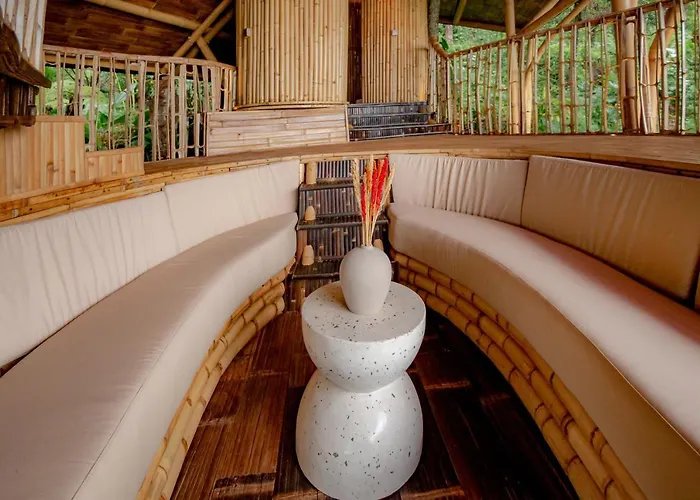 Villa 3 Bdr - Luxury Cliffside Bamboo *