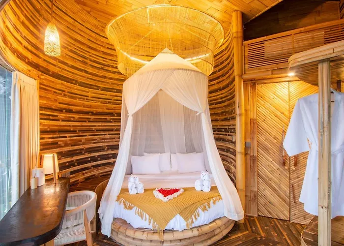 3 Bdr - Luxury Cliffside Bamboo Bungbungan