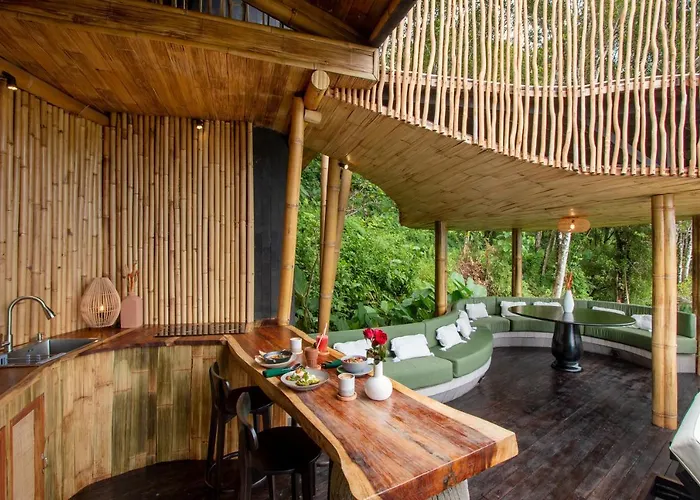 3 Bdr - Luxury Cliffside Bamboo Villa Bungbungan