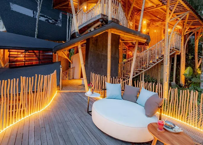 Villa 3 Bdr - Luxury Cliffside Bamboo *