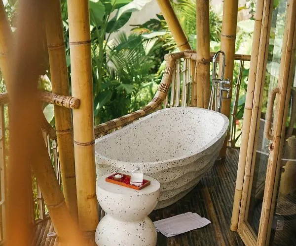 3 Bdr - Luxury Cliffside Bamboo Villa *
