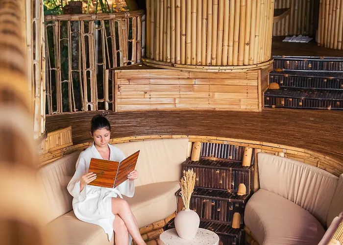 3 Bdr - Luxury Cliffside Bamboo Villa